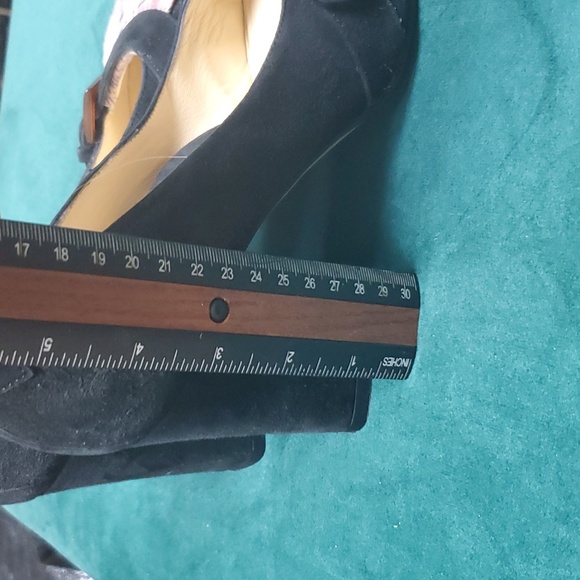 Adorable Italian Taryn Rose black & pink plaid round toe heels. - Picture 12 of 14